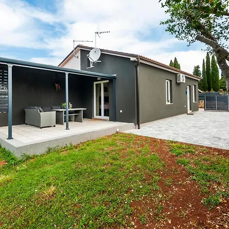 House Sandi Ρόβινι