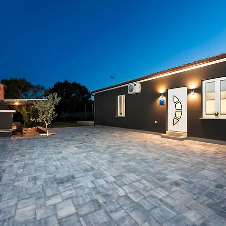 House Sandi Σπίτι διακοπών *