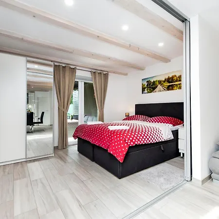 בית נופש House Sandi *