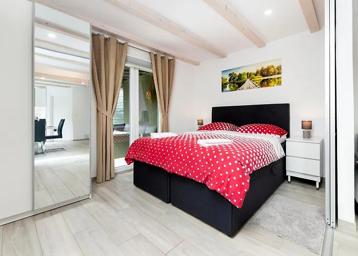 House Sandi Ρόβινι
