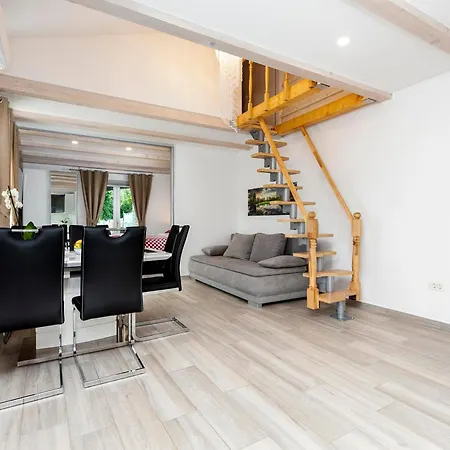 Nyaraló House Sandi *