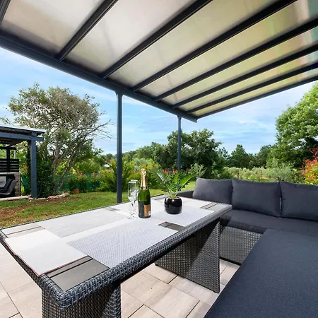 Nyaraló House Sandi *