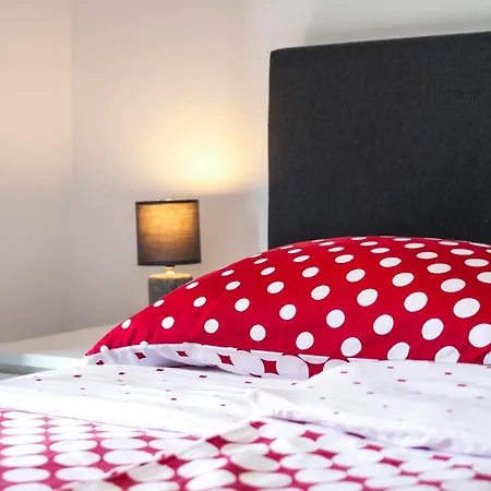 House Sandi Nyaraló